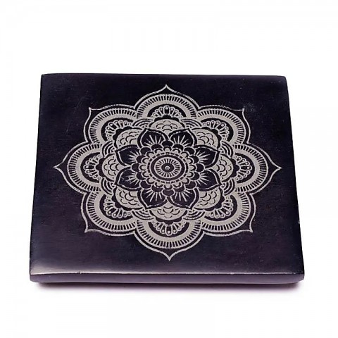 Mandala mustasta saippuakivestä valmistettu suitsuketeline, 10cm